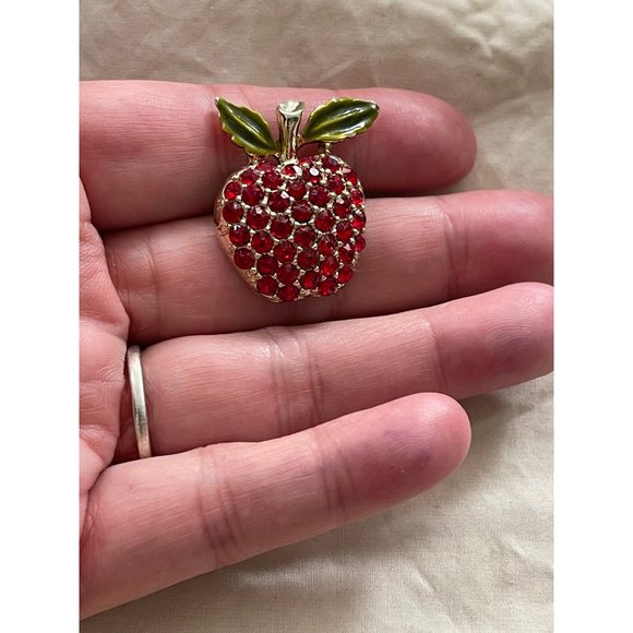 Vintage Green Glaze Red Encrusted Rhinestone Gold Tone Apple Shaped Pin/Brooch - Picture 3 of 11